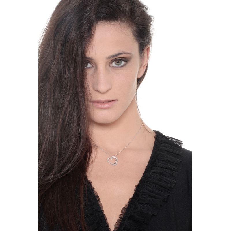 Collier coeur en or blanc 18 carats serti de diamants Collier coeur en or blanc 18 carats serti de diamants