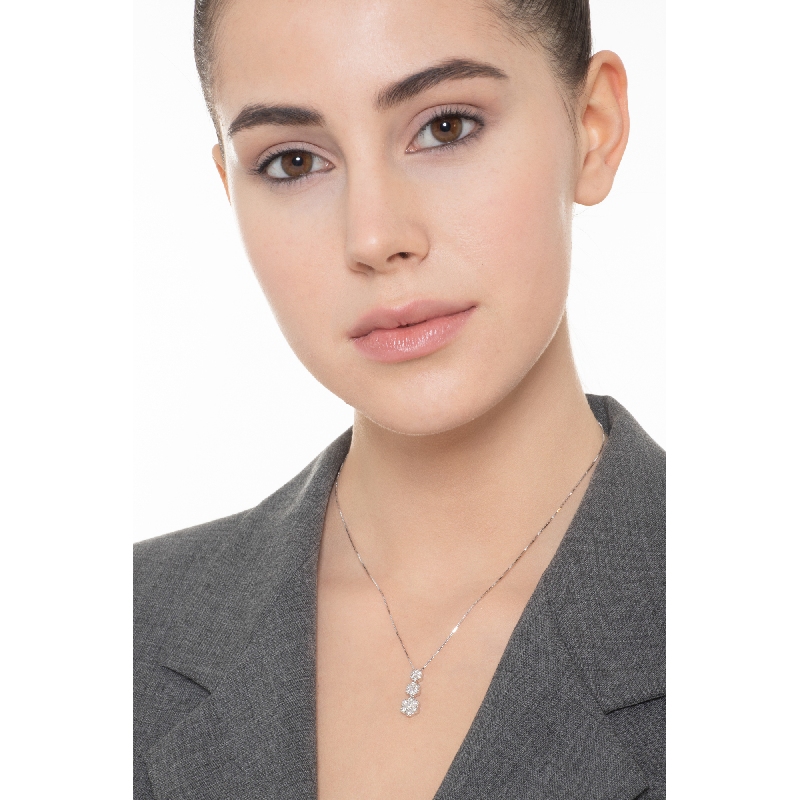 Collier en or blanc 18k avec pendentif trilogy fleur en diamants