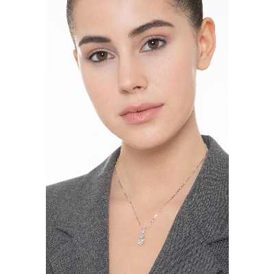 Collier en or blanc 18k avec pendentif trilogy fleur en diamants