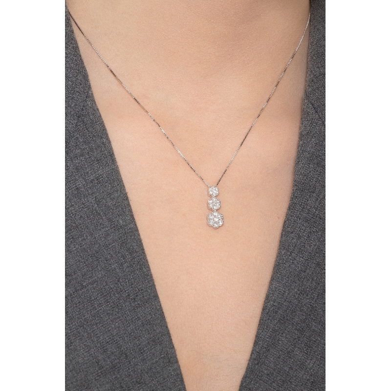 Collier en or blanc 18k avec pendentif trilogy fleur en diamants