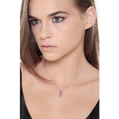 Collier trilogie en or blanc 18k avec trois fleurs avec rubis