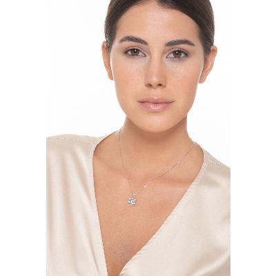 Collier en or blanc 18k avec pendentif aigue marine coeur