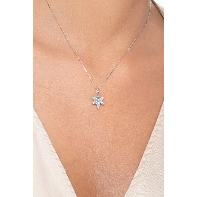 Collier en or blanc 18k avec pendentif aigue marine coeur