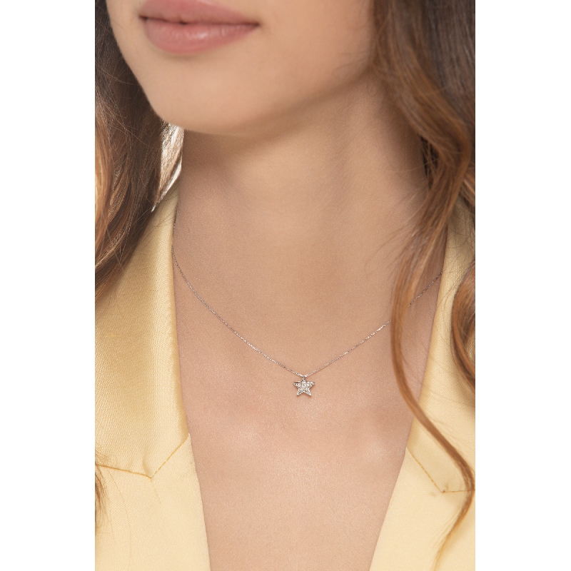 Collier avec étoile en or blanc 18k avec diamants taille brillante