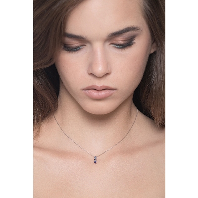 Collier or blanc 18k avec pendentif trilogy saphirs et diamants