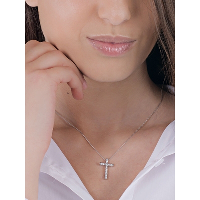 Collier en or blanc 18k avec croix sertie de brillants