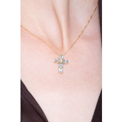 Collier en or jaune 18k avec croix sertie d’aiguemarine et diamant 2