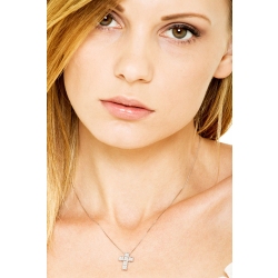 Collier en or blanc 18k avec croix sertie de brillants 0.20 ct 2