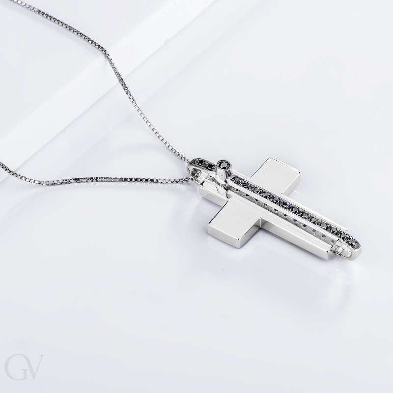 Collier avec croix pour homme en or blanc 18ct et diamants noirs Collier avec croix pour homme en or blanc 18ct et diamants noirs
