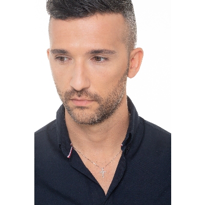 Collier homme 50cm avec pendentif croix en or blanc et diamants 