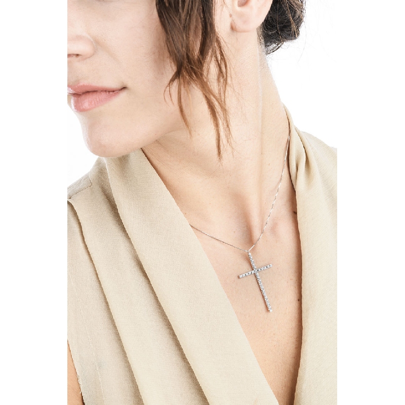 Collier avec croix en or blanc 18 carats avec diamants Collier avec croix en or blanc 18 carats avec diamants