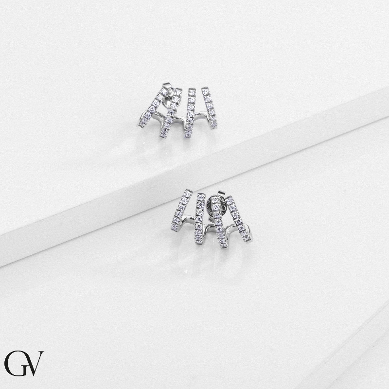 Boucles d'oreilles en or blanc 18 carats avec rangées de diamants Boucles d'oreilles en or blanc 18 carats avec rangées de diamants