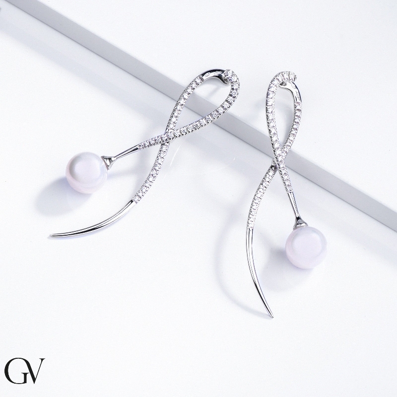 Boucles d’oreilles en or blanc 18k avec diamants brillants et perles