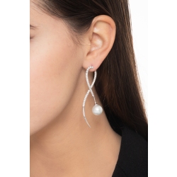 Boucles d’oreilles en or blanc 18k avec diamants brillants et perles 2