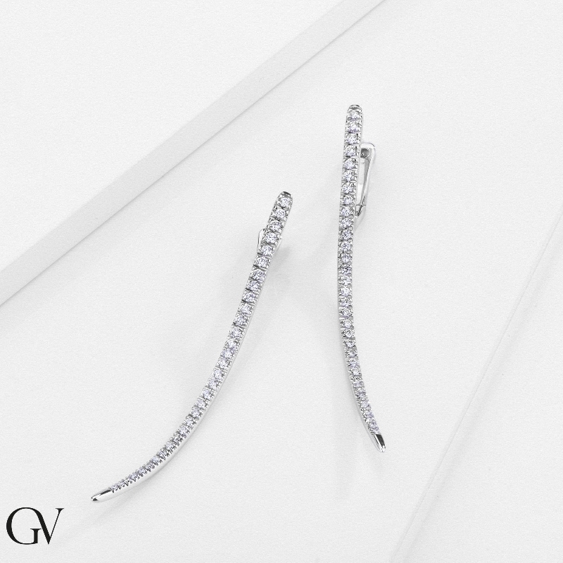 Boucles d’oreilles en or blanc 18k avec rangée de diamants