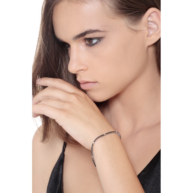 Bracelet de tennis en or blanc 18 carats avec diamants noirs et blancs Bracelet de tennis en or blanc 18 carats avec diamants noirs et blancs