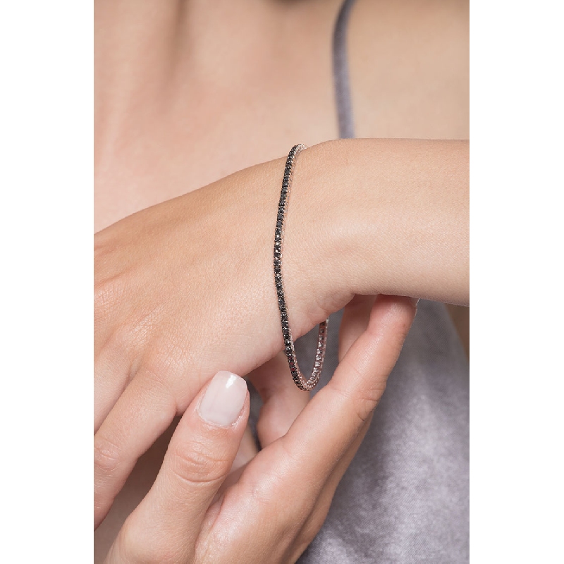 Bracelet tennis à griffes en or blanc 18k avec diamants noirs