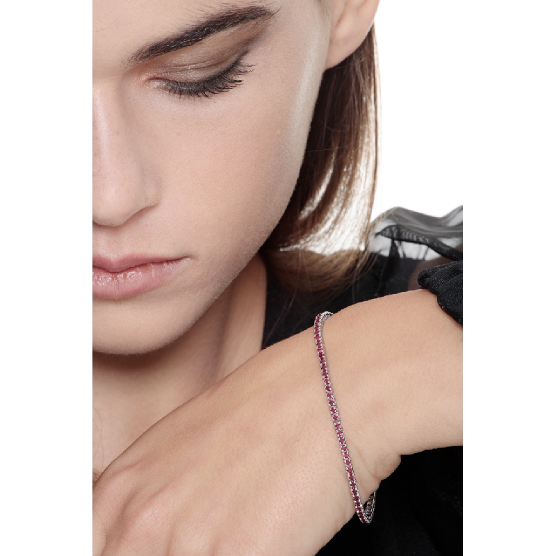 Bracelet Tennis à griffes en or blanc 18 carats avec des rubis