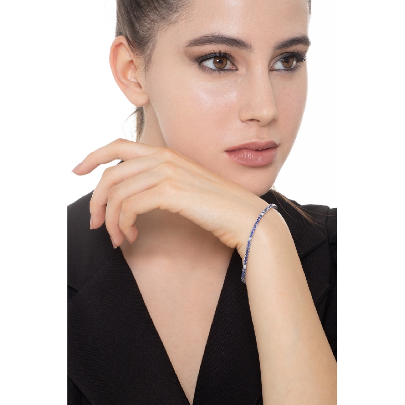 Bracelet Tennis en or blanc 18 carats avec des saphirs bleus et  diamants Bracelet Tennis en or blanc 18 carats avec des saphirs bleus et  diamants