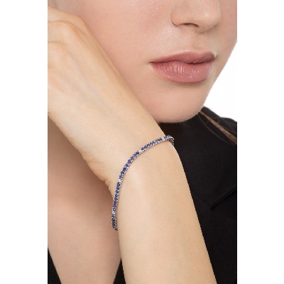 Bracelet Tennis en or blanc 18 carats avec des saphirs bleus et  diamants