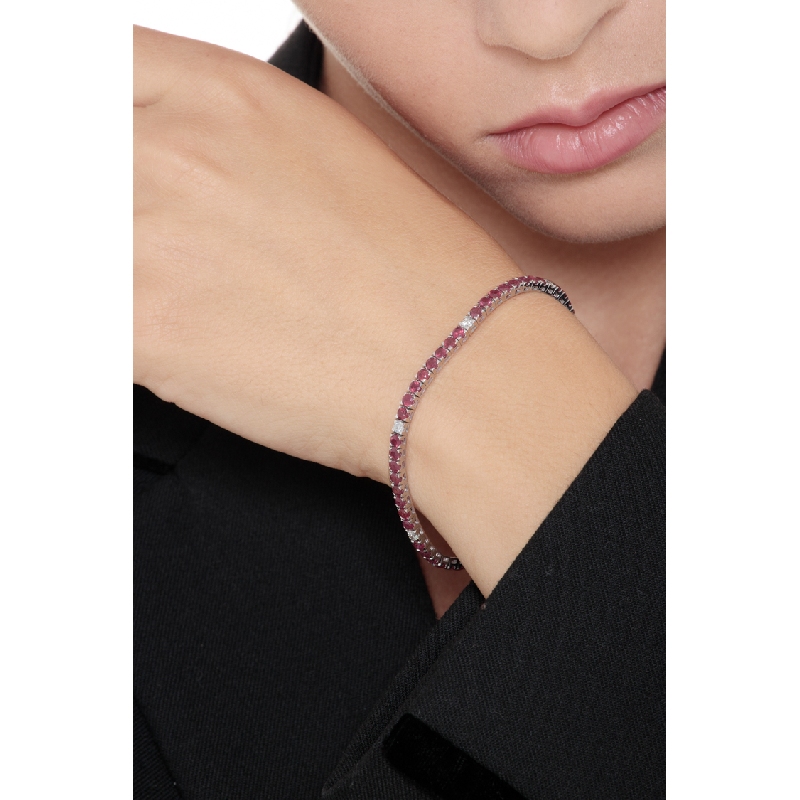 Bracelet tennis à griffes en or blanc 18k avec rubis Bracelet tennis à griffes en or blanc 18k avec rubis