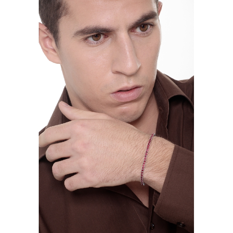 Bracelet tennis carré en or blanc 18k avec rubis rouges Bracelet tennis carré en or blanc 18k avec rubis rouges