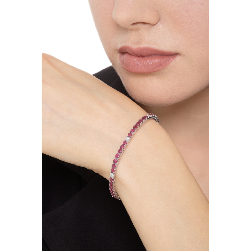 Bracelet tennis à griffes en or blanc 18 ct serti de rubis Bracelet tennis à griffes en or blanc 18 ct serti de rubis