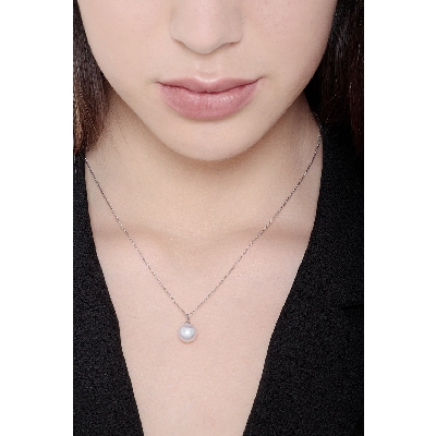 Collier en or blanc 18k avec perle naturelle