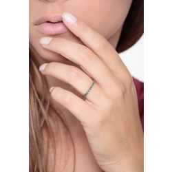 Bague Éternité griffes en or jaune 18k avec diamants bleus 2