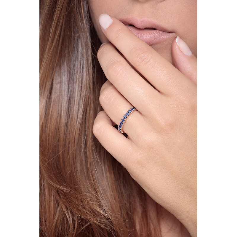 Bague Eternity en or rose 18k avec saphirs bleus