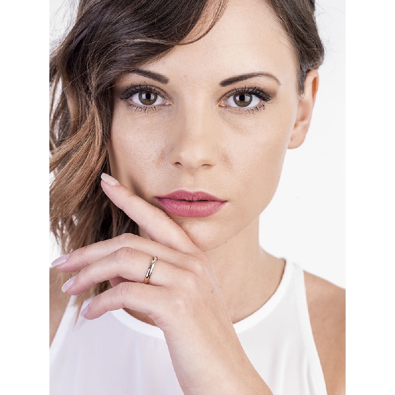 Alliance en or blanc et jaune 18k avec un diamant Alliance en or blanc et jaune 18k avec un diamant