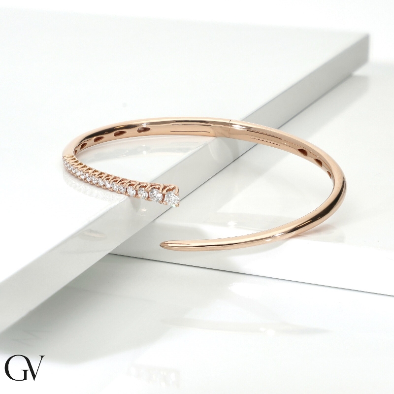 Bracelet semirigide en or rose avec diamants Bracelet semirigide en or rose avec diamants