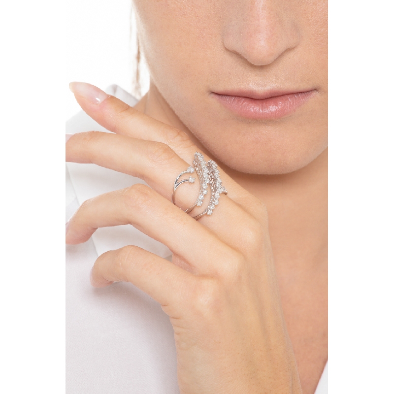 Bague croisée en or blanc 18 carats avec diamants  Bague croisée en or blanc 18 carats avec diamants