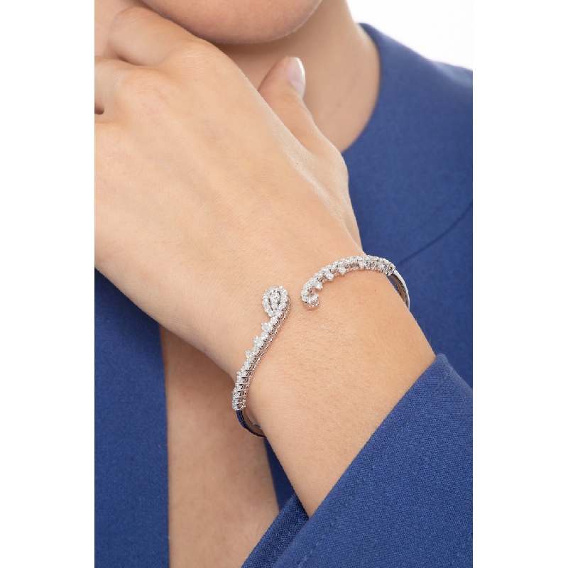 Bracelet rigide en or blanc 18 carats et diamants