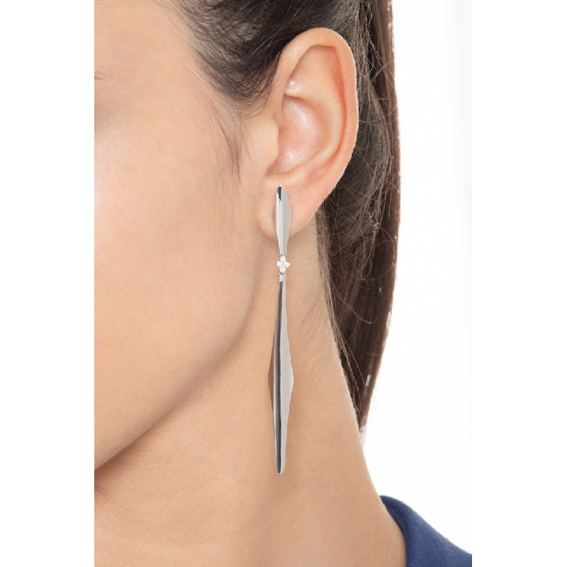 Boucles d’oreilles pendantes barrettes en or blanc 18k avec diamant