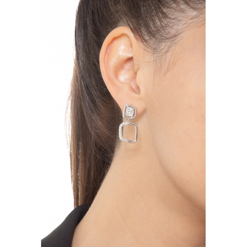 Boucles d’oreilles pendantes en or blanc 18k carrés et diamants