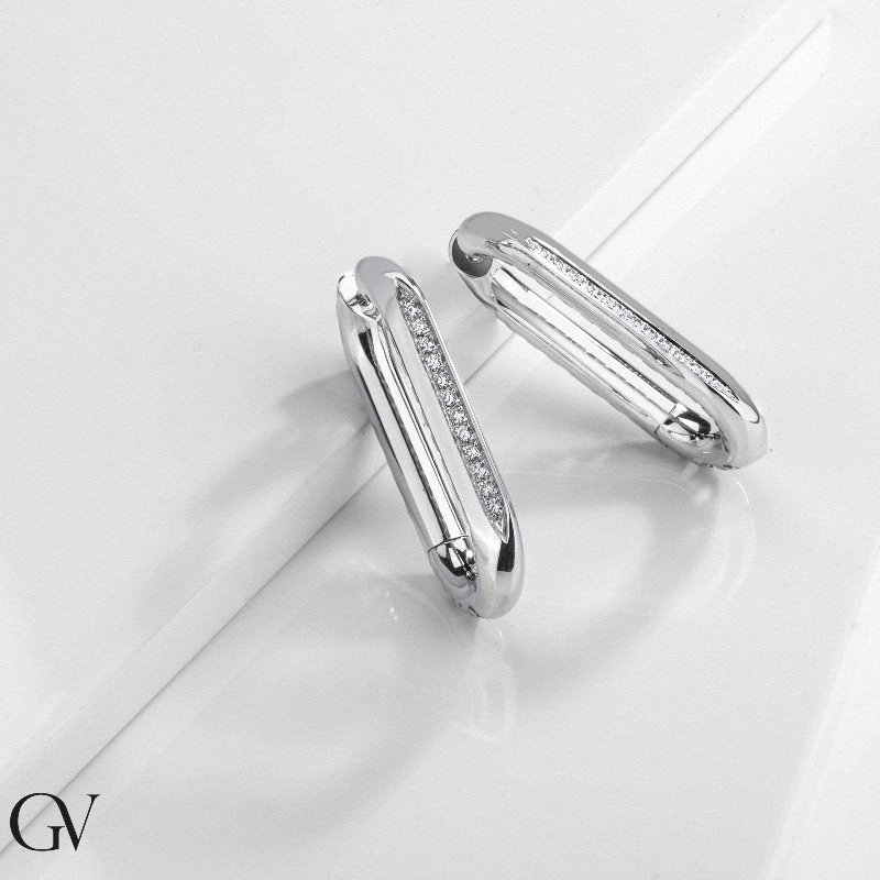 Boucles d'oreilles en or blanc 18 carats avec diamants