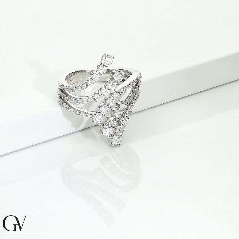 Bague Graduée en or blanc 18k et diamants Bague Graduée en or blanc 18k et diamants