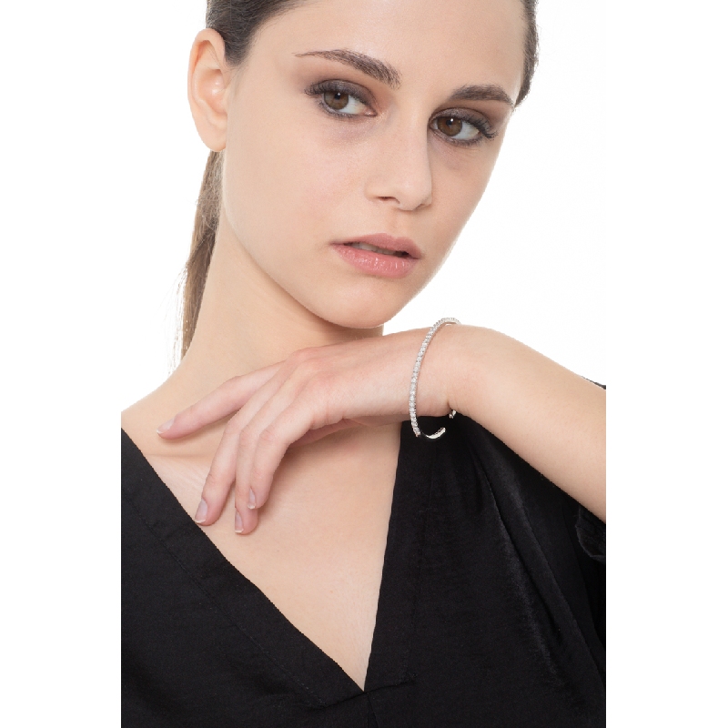 Bracelet rigide en or blanc 18 carats avec diamants Bracelet rigide en or blanc 18 carats avec diamants