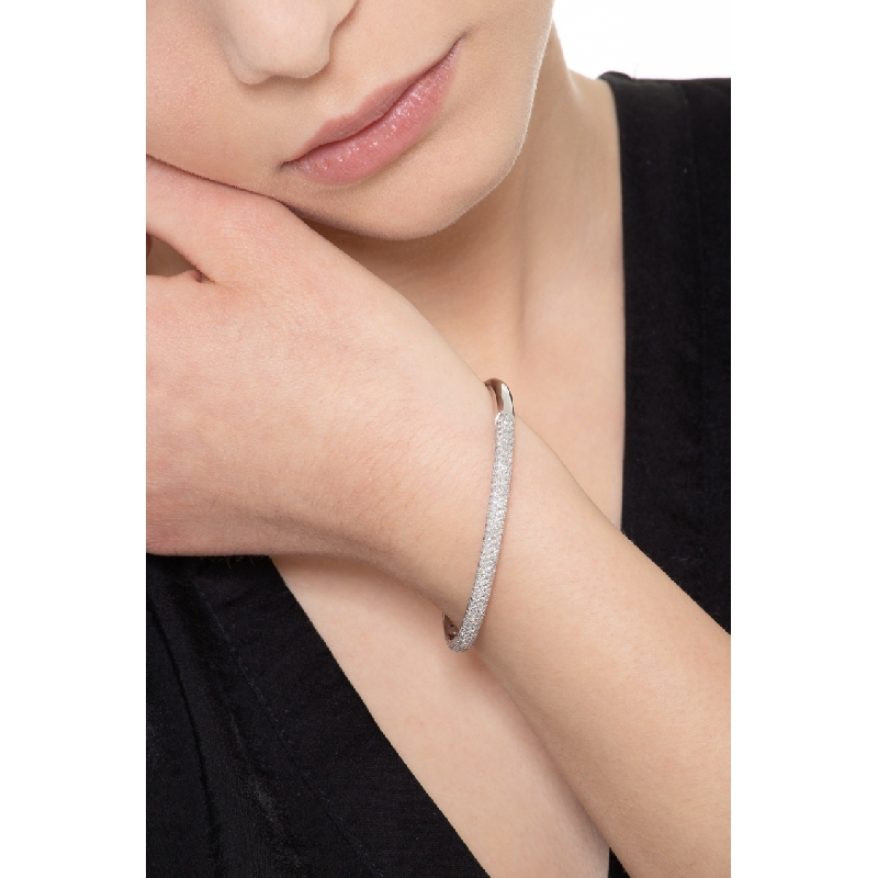 Bracelet rigide en Or Blanc 18k avec pavé de Diamants Bracelet rigide en Or Blanc 18k avec pavé de Diamants