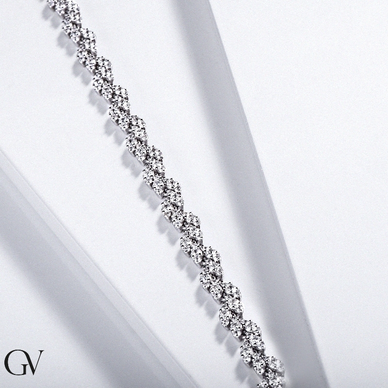 Bracelet en or blanc 18k motif feuilles diamants  Bracelet en or blanc 18k motif feuilles diamants