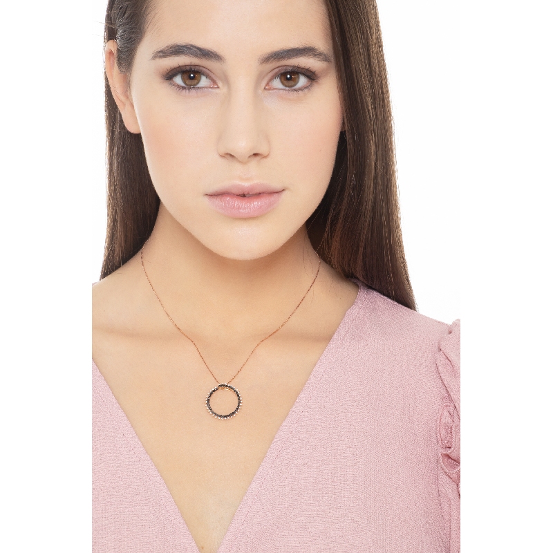 Collier en or rose 18k cercle diamants noirs taille brillante et diamants Collier en or rose 18k cercle diamants noirs taille brillante et diamants