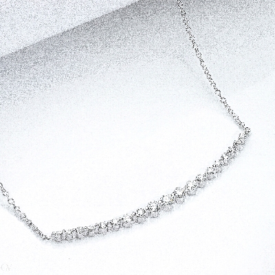 Collier ras du cou en Or 750 avec maillon diamant