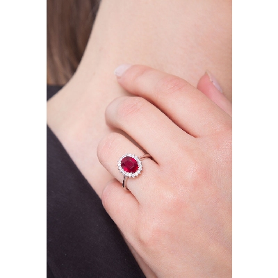 Bague de fiançailles en or blanc 18k avec rubi et diamants