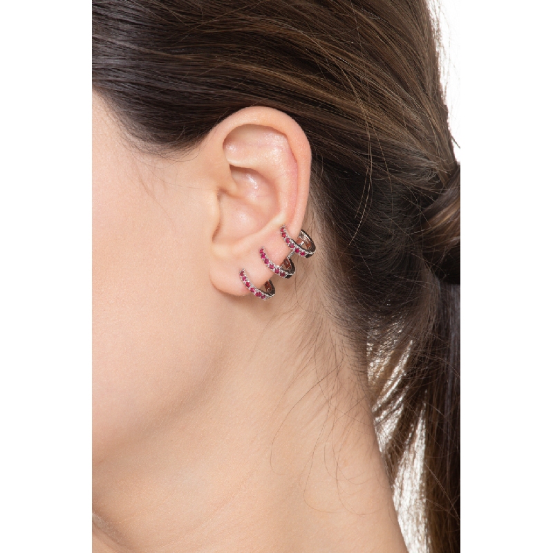 Boucle d’oreille gauche or blanc 18K avec 3 cercles rubis  Boucle d’oreille gauche or blanc 18K avec 3 cercles rubis