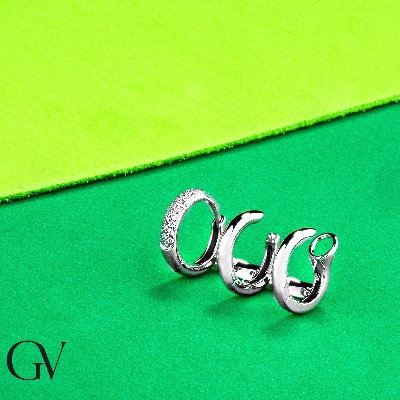 Boucle d'oreille unique en or blanc 18 carats avec diamants, oreille gauche