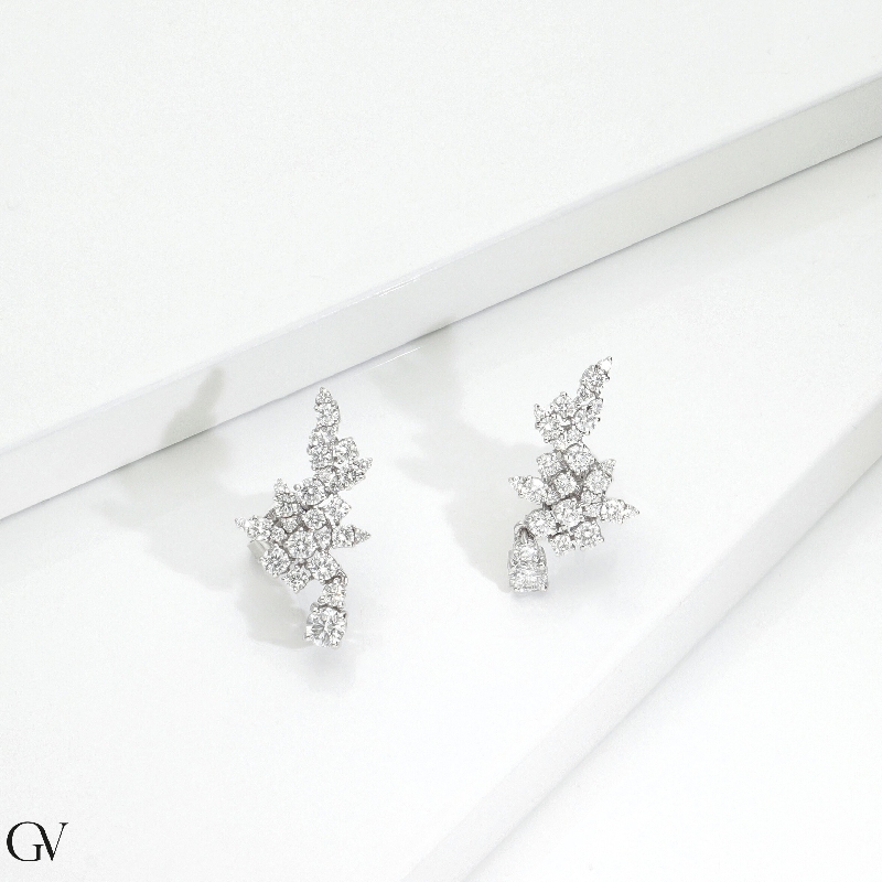 Boucles d’oreilles fantaisie en or blanc 18 carats avec diamants