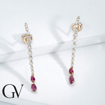 Boucles d’oreilles en or rose 18k avec pendants en rubis et diamants