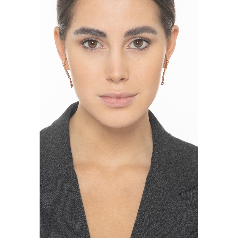 Boucles d’oreilles en or rose 18k avec pendants en rubis et diamants