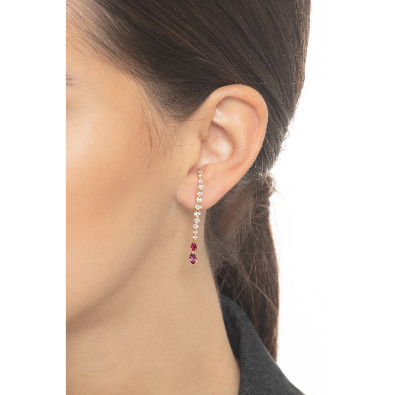 Boucles d’oreilles en or rose 18k avec pendants en rubis et diamants